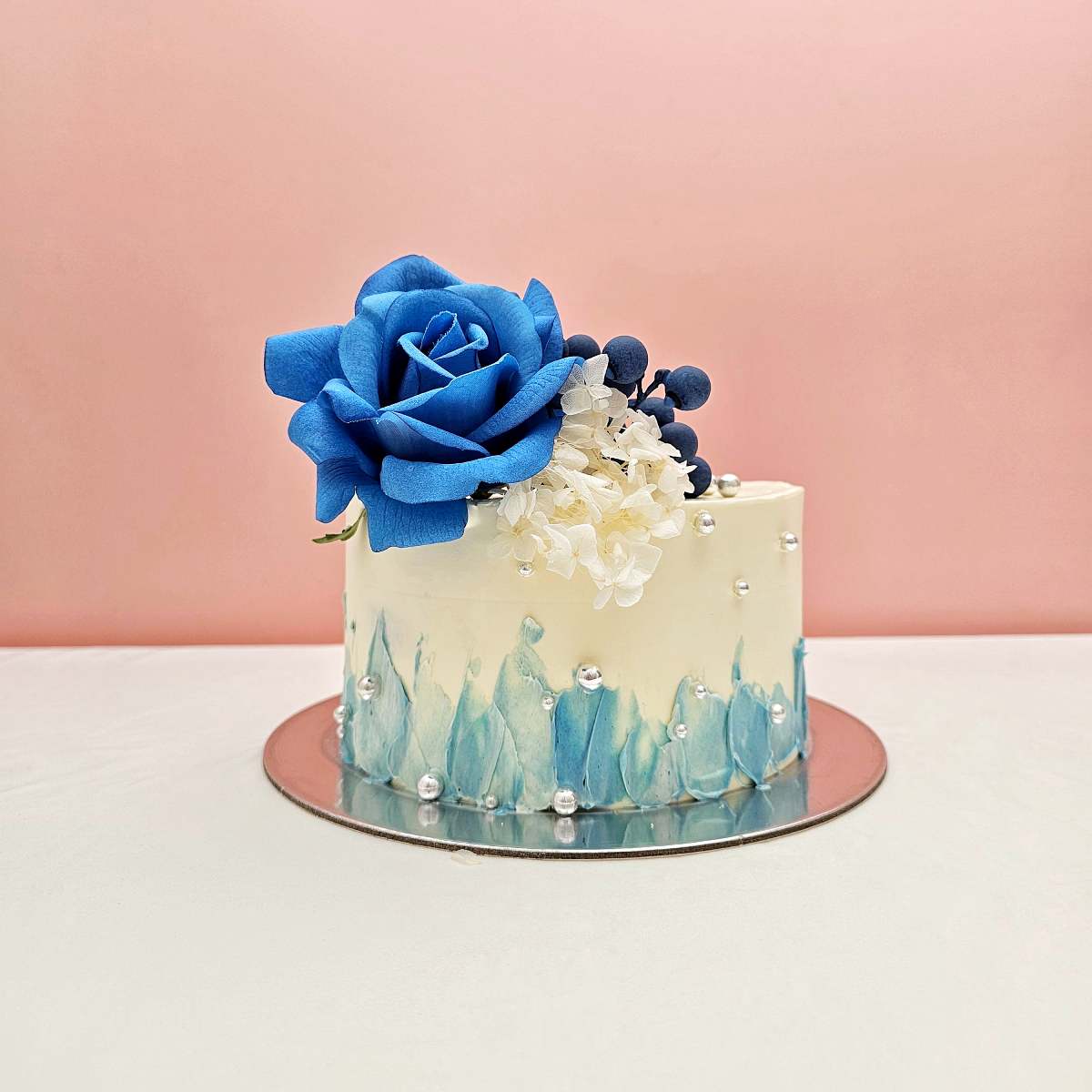 royal blue rose cake