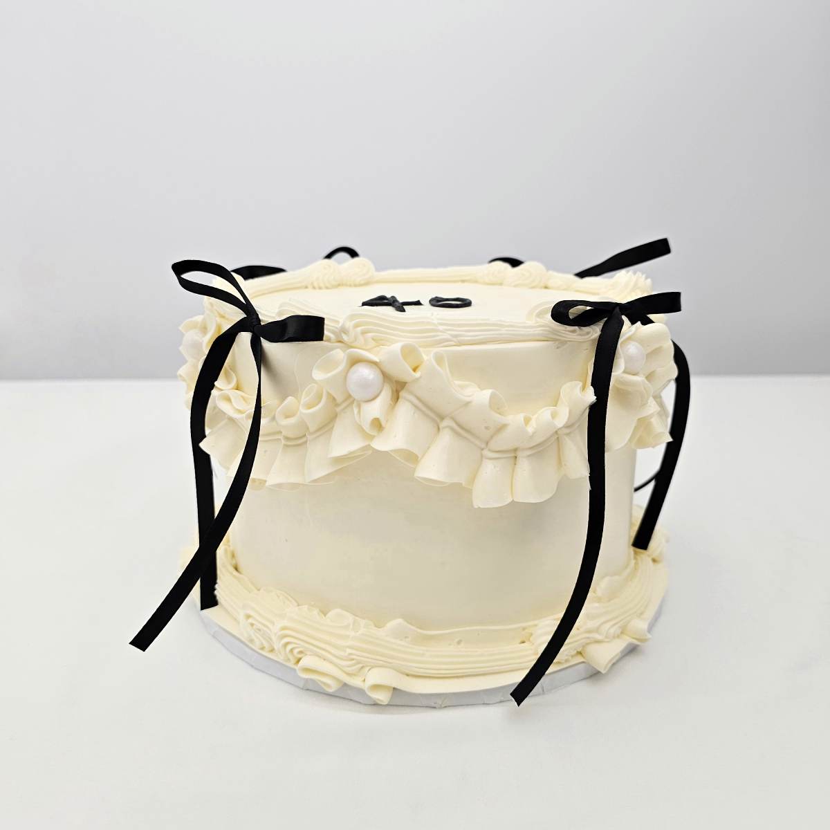 vintage bow cake white